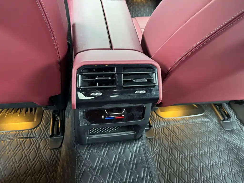 BMW 5 Series 2025 — фото 15