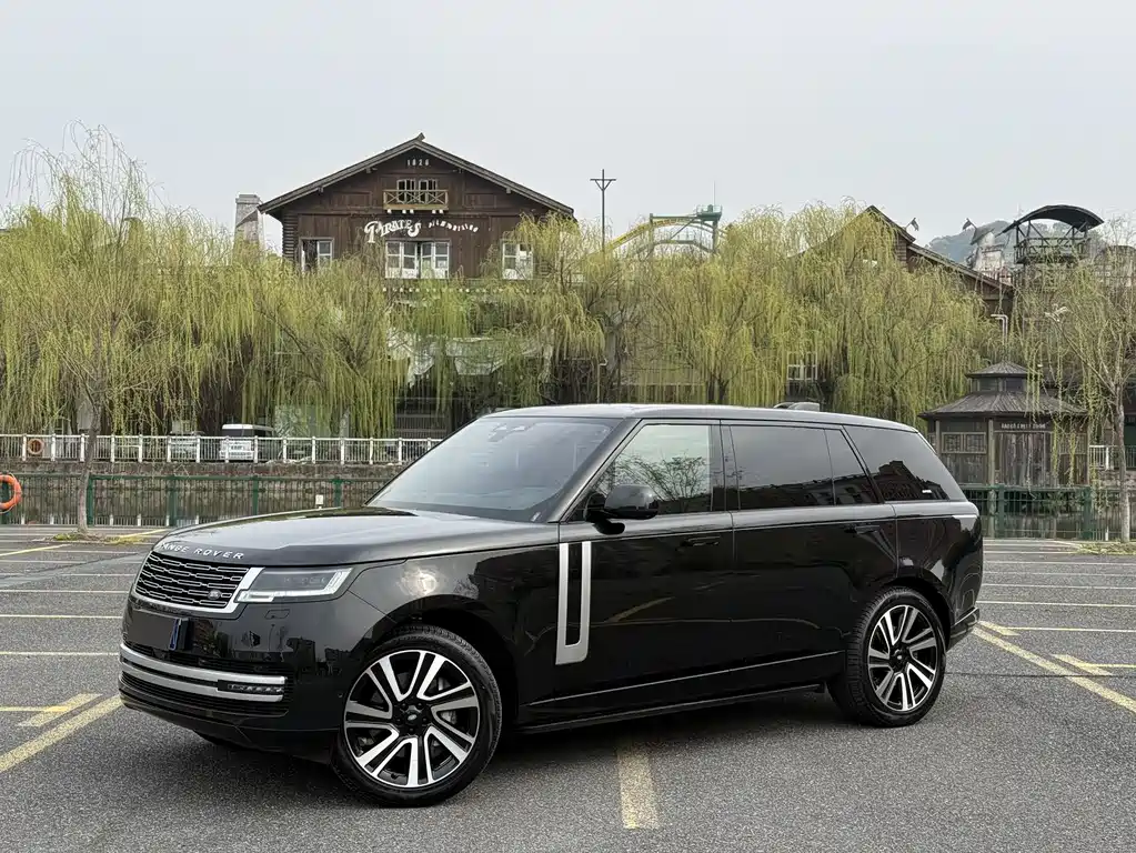 Land Rover Range Rover 2024 — фото 1