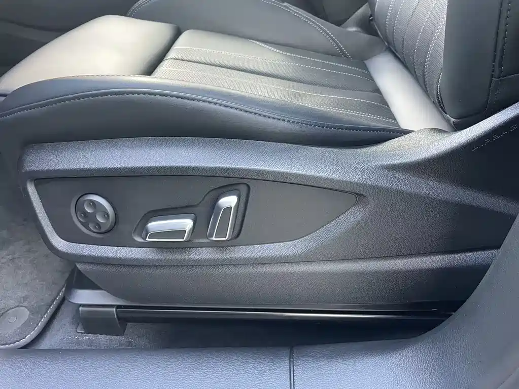 Audi Q5L 2024 — фото 11