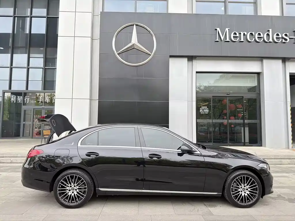 Mercedes-Benz C-Class 2025 — фото 16
