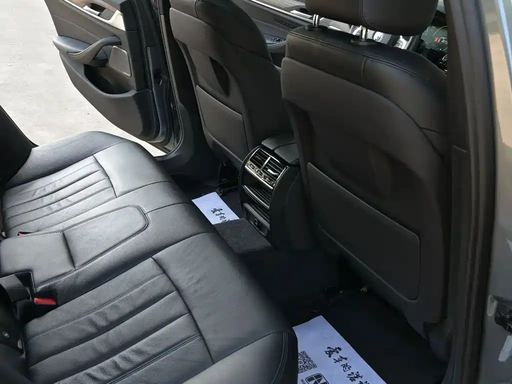 BMW 5 Series 2019 — фото 17