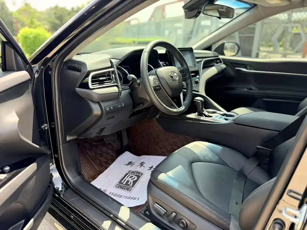 Toyota Camry 2022 — фото 4
