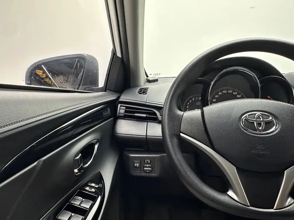 Toyota Yaris L 2020 — фото 20