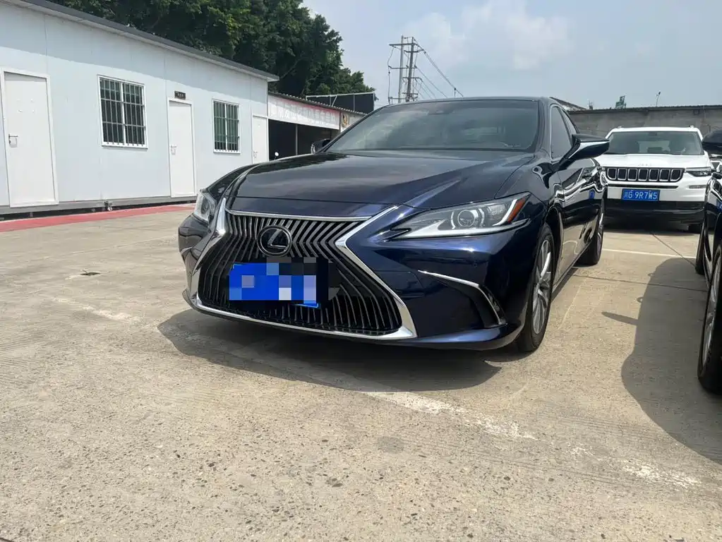 Lexus ES 2018