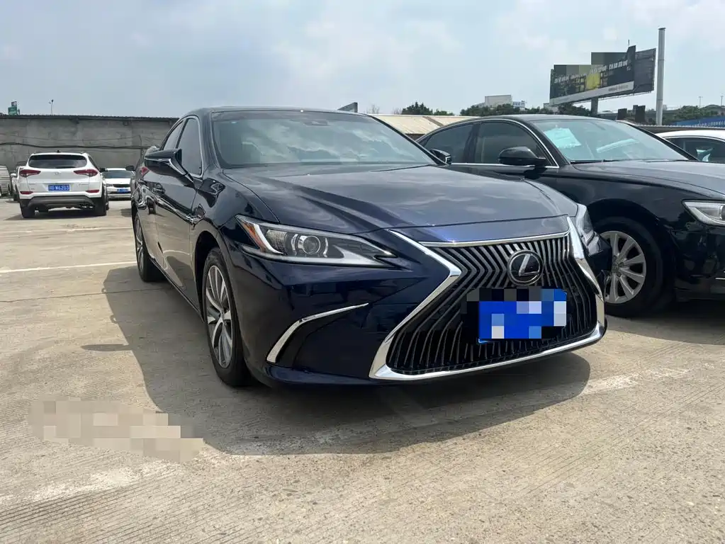 Lexus ES 2018