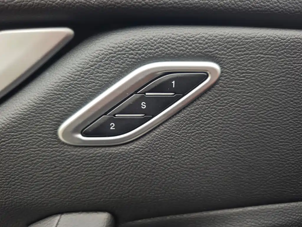 Maserati Levante 2016 — фото 15