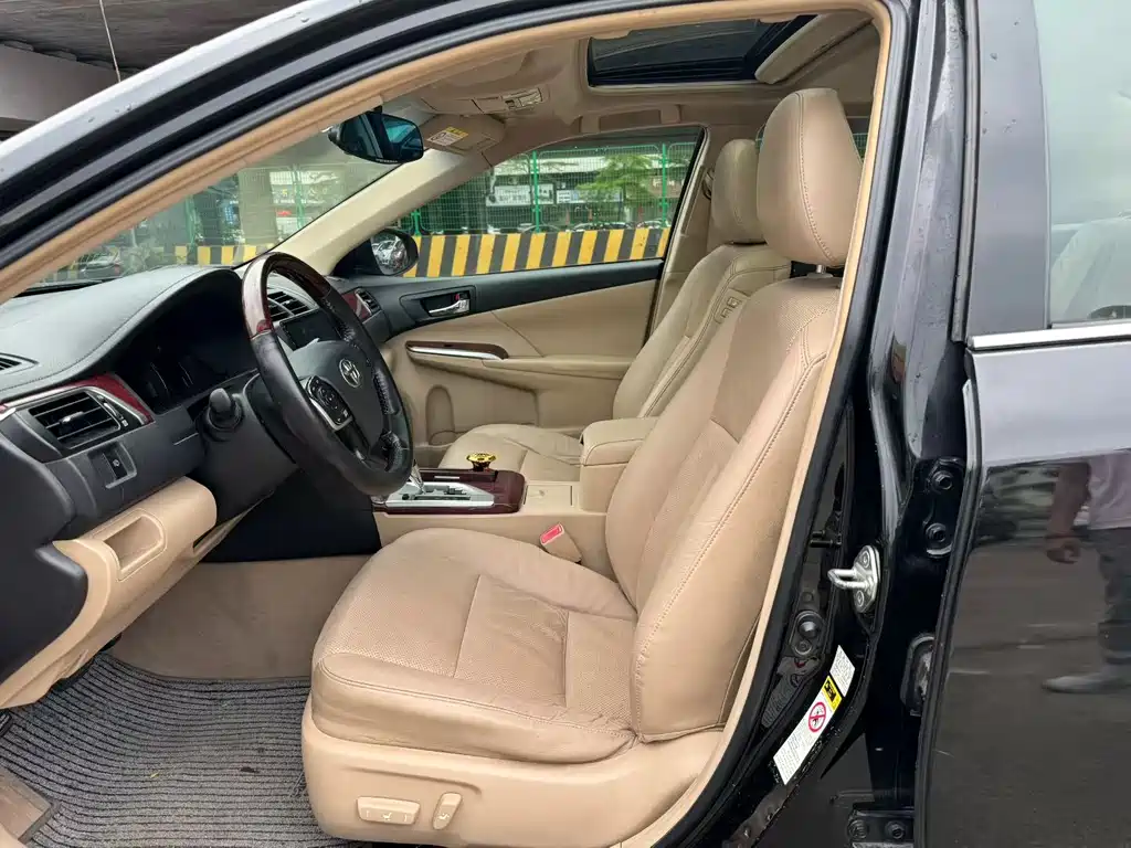 Toyota Camry 2013 — фото 4