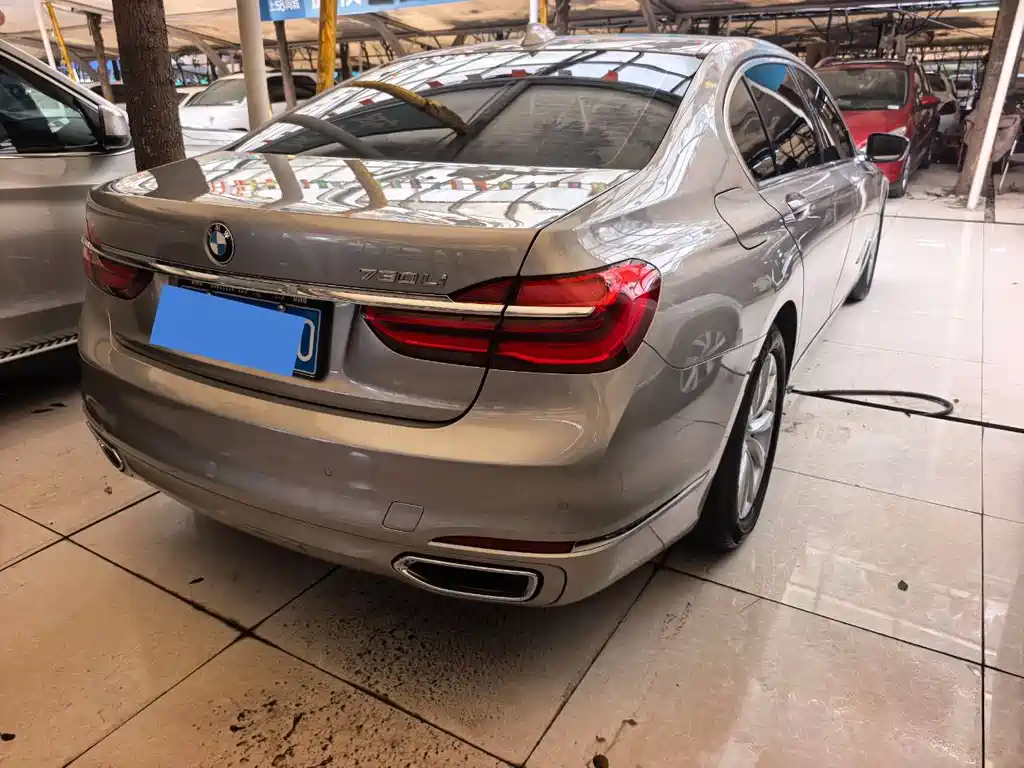 BMW 7 Series 2017 — фото 14