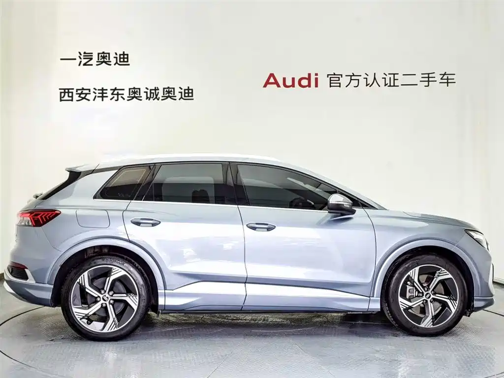 Audi Q4 e-tron 2024 — фото 2