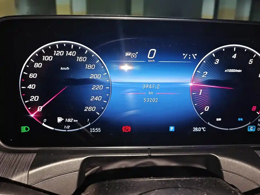 Mercedes-Benz C-Class 2023 — фото 14