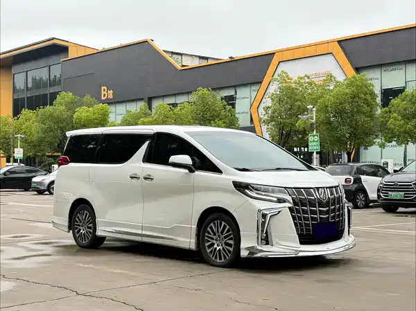 Toyota Alphard 2015