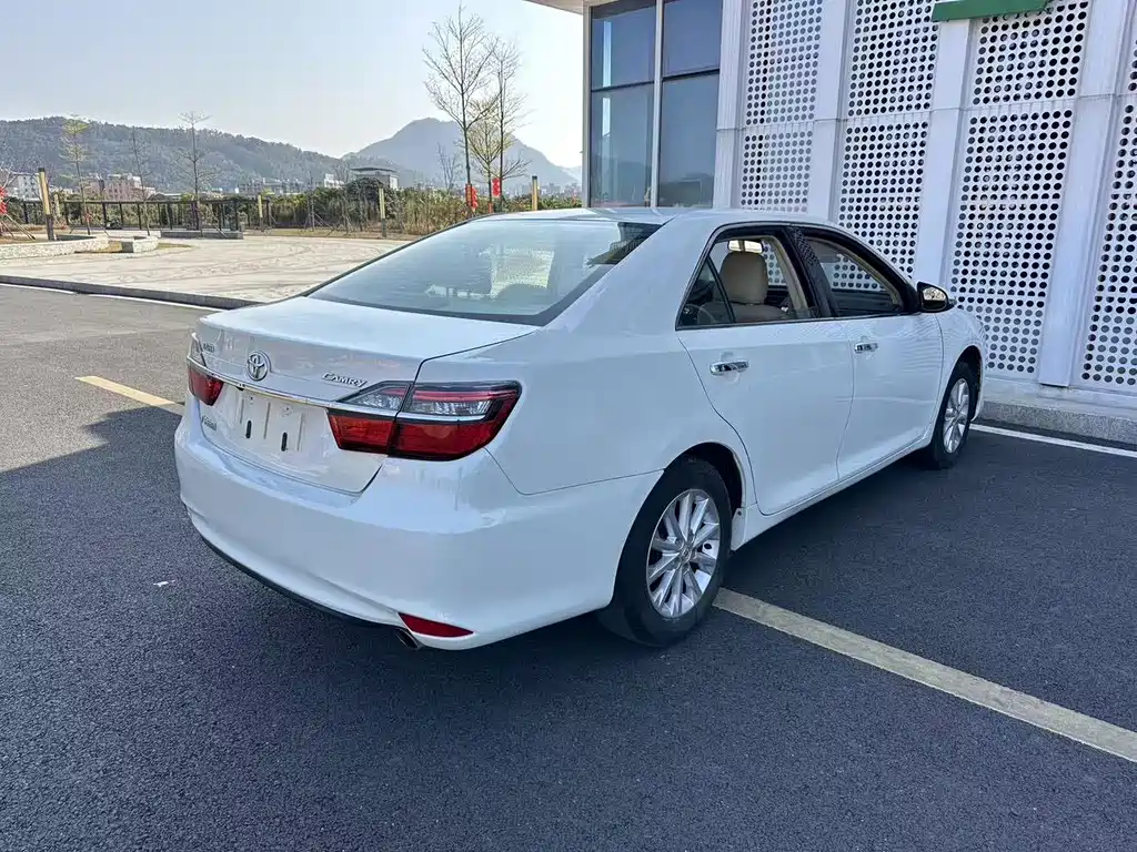 Toyota Camry 2016 — фото 28