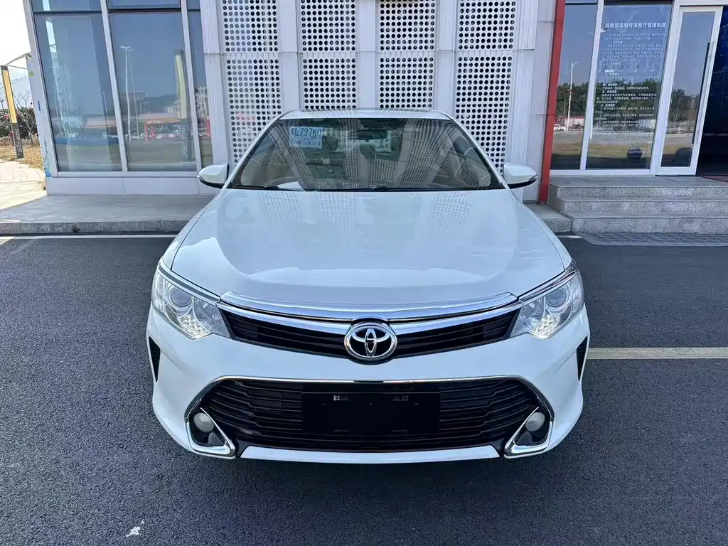 Toyota Camry 2016 — фото 3