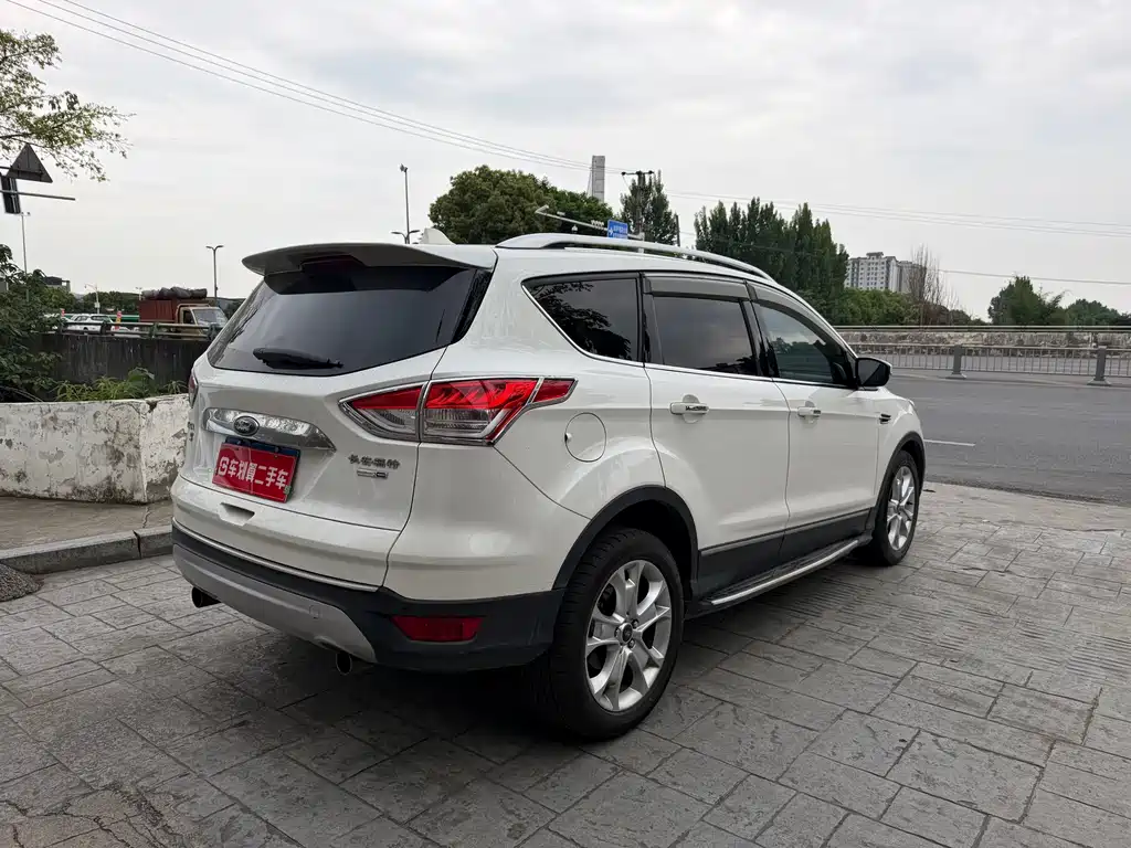 Ford Kuga 2014 — фото 11