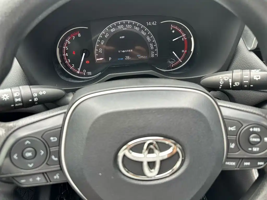 Toyota RAV4 2021 — фото 4