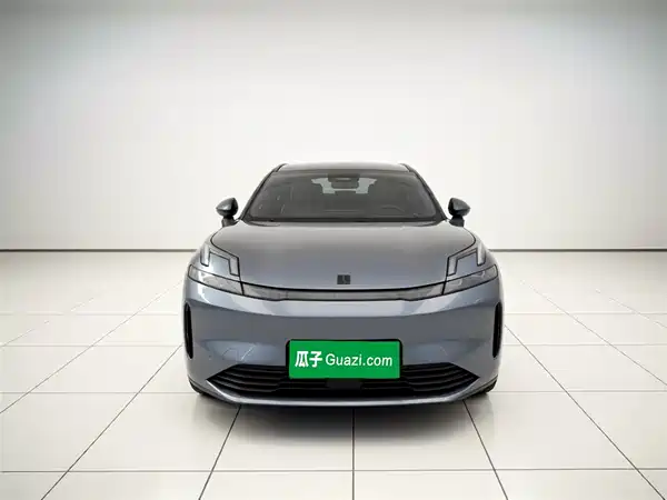 Lynk & Co 08 EM-P 2023