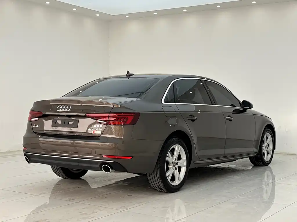 Audi A4L 2018 — фото 12