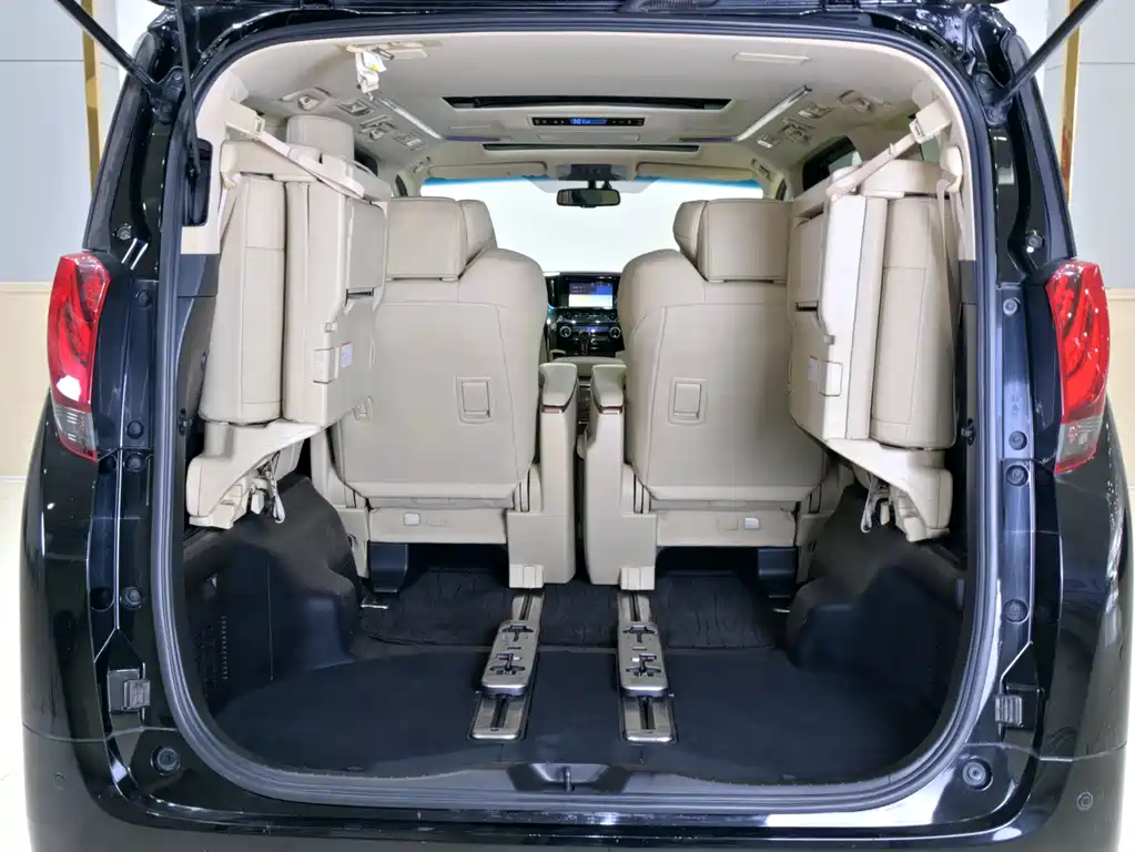 Toyota Alphard 2017 — фото 30