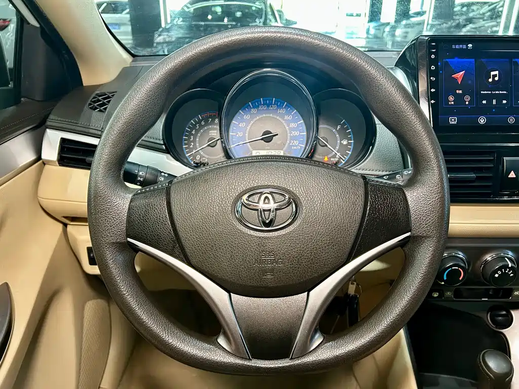 Toyota Yaris L 2014 — фото 11