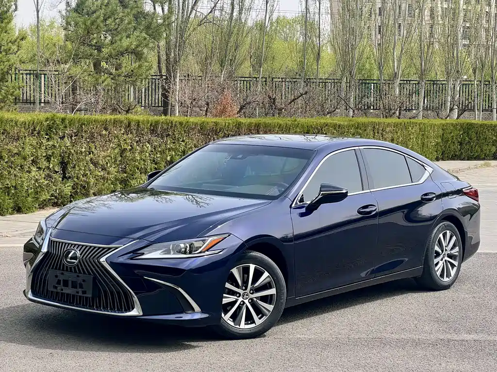 Lexus ES 2020 — фото 10