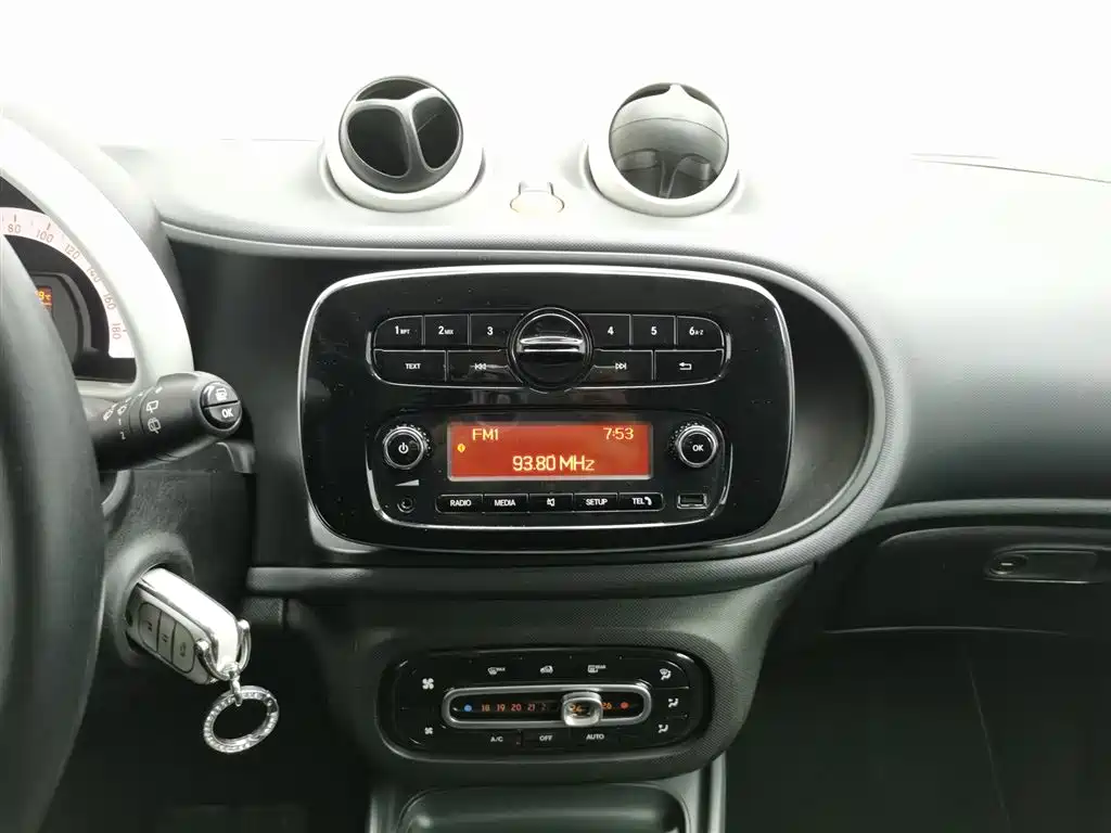 smart Fortwo 2017 — фото 12