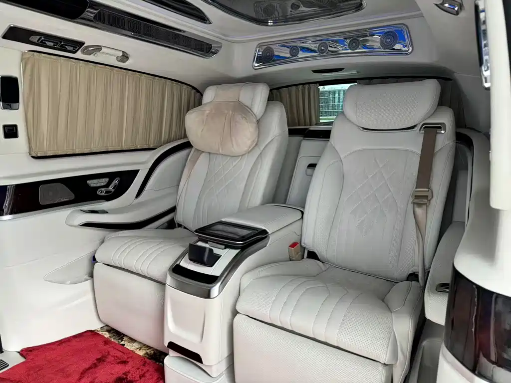Mercedes-Benz V-Class 2023 — фото 9