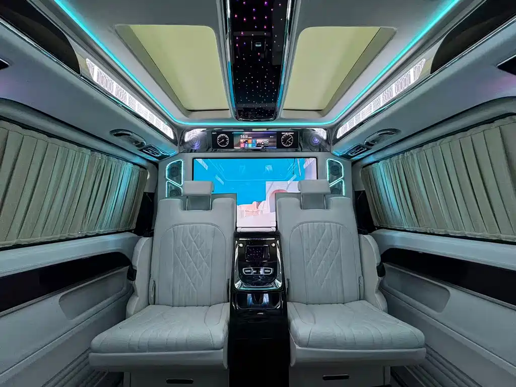 Mercedes-Benz V-Class 2023 — фото 10