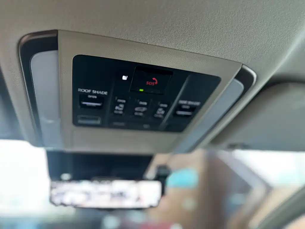 Toyota Alphard 2023 — фото 11