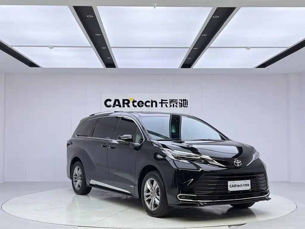 Toyota Sienna 2024 — фото 3
