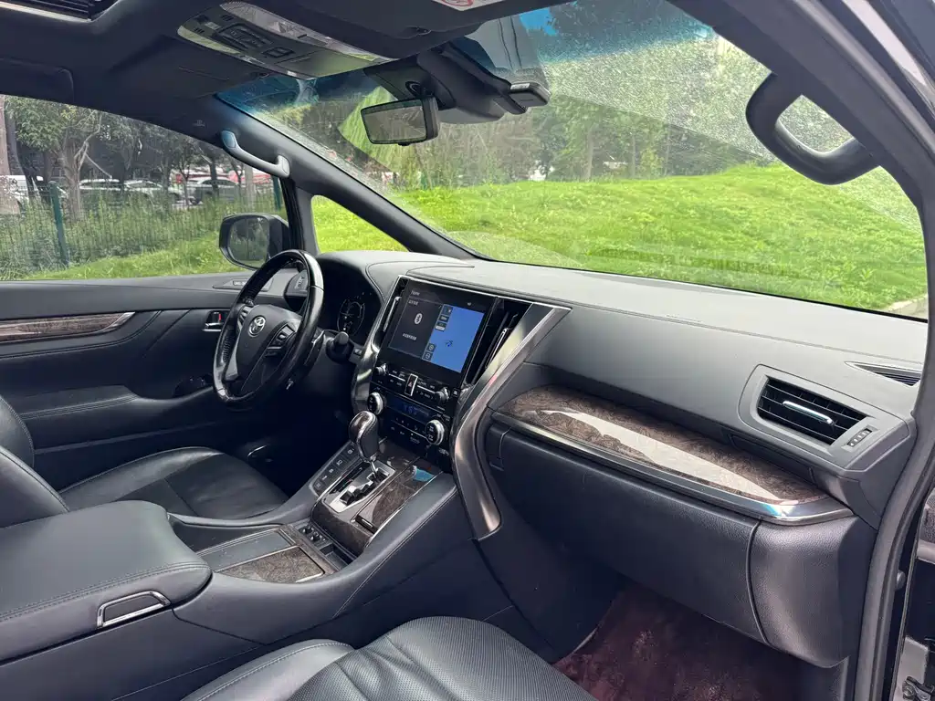 Toyota Vellfire 2023 — фото 13