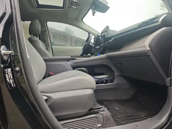 Toyota Granvia 2025