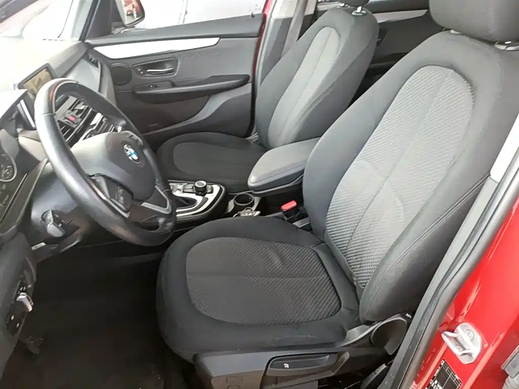 BMW 2 Series Active Tourer 2017 — фото 15