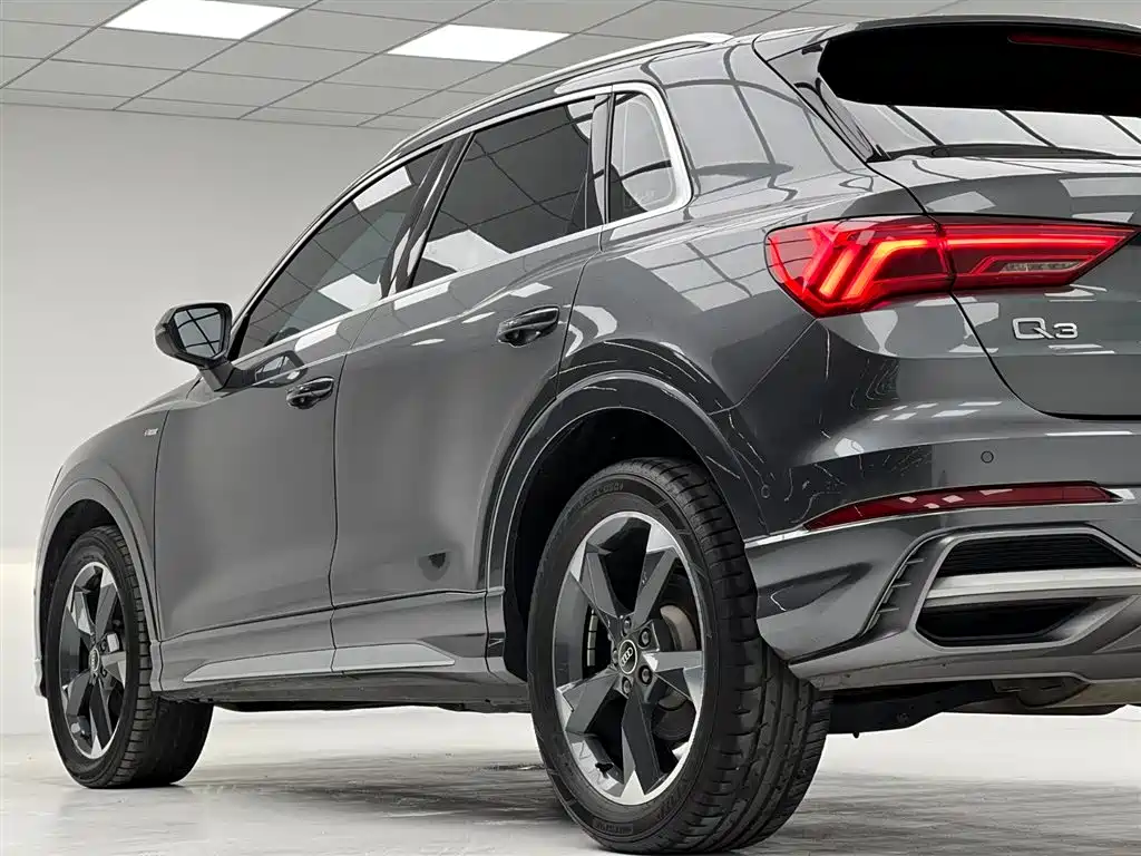 Audi Q3 2021 — фото 10