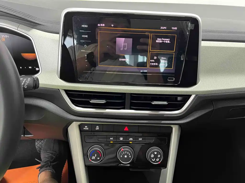 Volkswagen T-Roc 2023 — фото 12