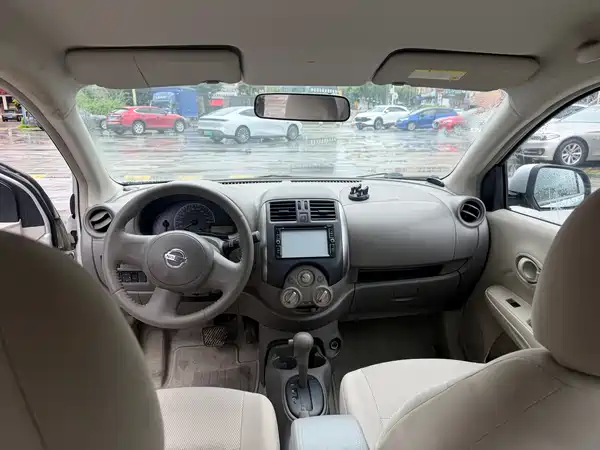 Nissan Sunny 2013