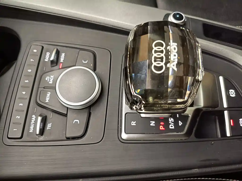 Audi A4L 2018 — фото 17