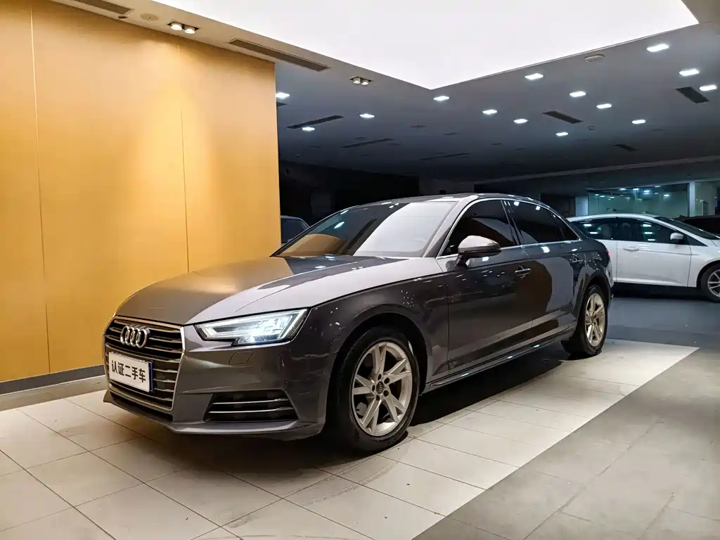 Audi A4L 2018 — фото 1