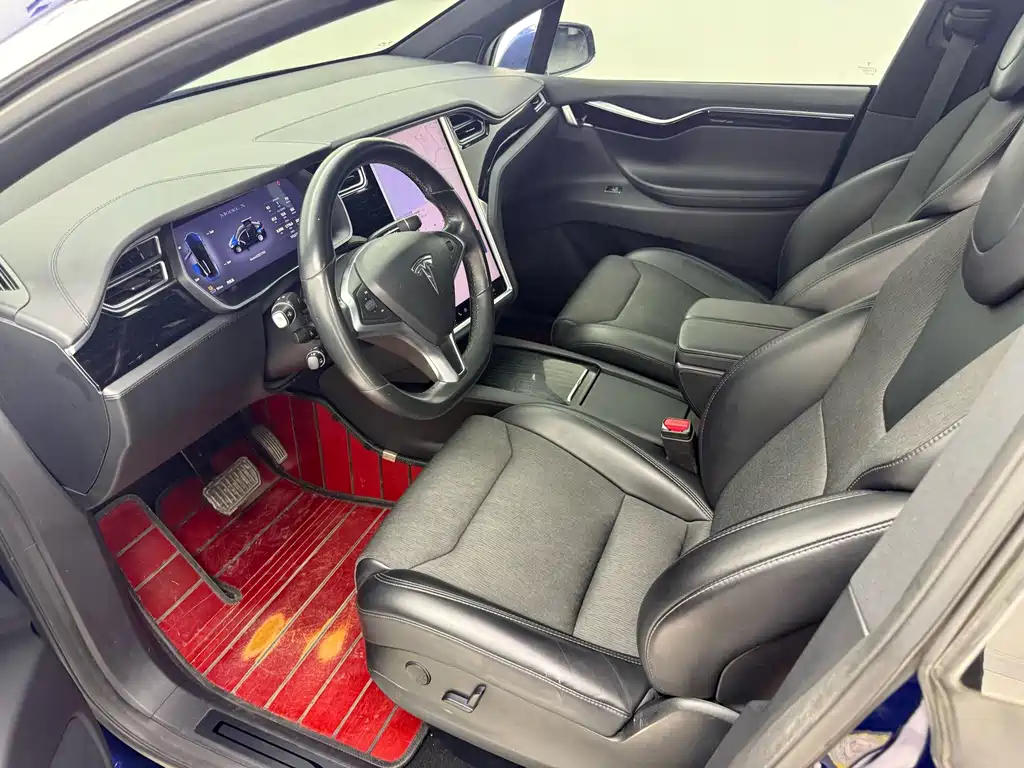 Tesla Model X 2018 — фото 9