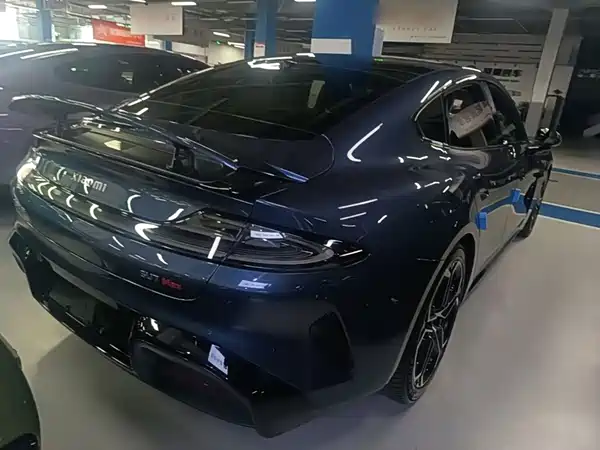 Xiaomi SU7 2024