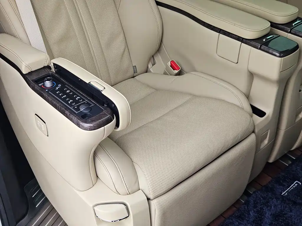 Toyota Vellfire 2022 — фото 18