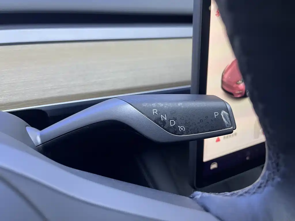 Tesla Model Y 2022 — фото 11