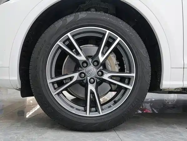 Audi Q5L 2019