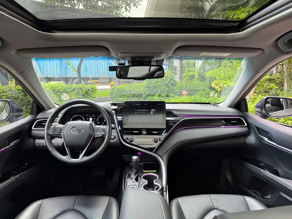 Toyota Camry 2023 — фото 10