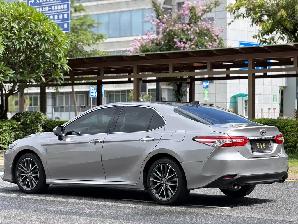 Toyota Camry 2023 — фото 11