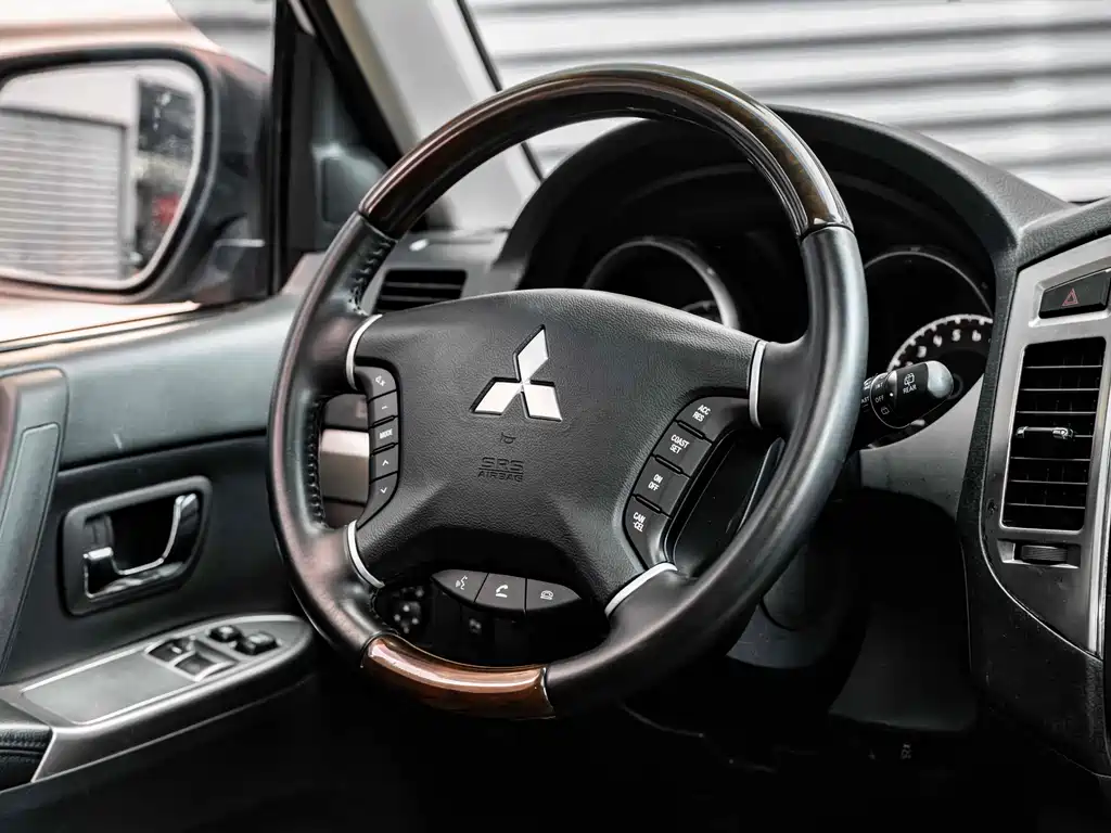 Mitsubishi Pajero 2019 — фото 11