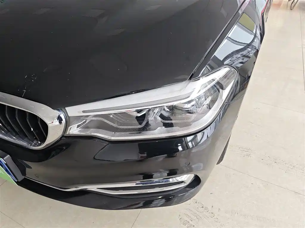 BMW 5 Series 2018 — фото 24