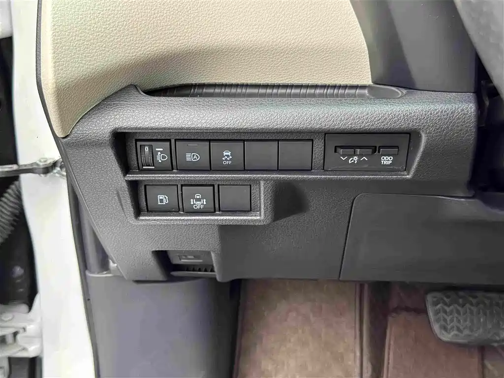Toyota Sienna 2023 — фото 16