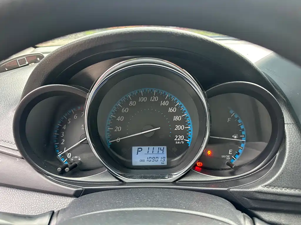Toyota Yaris L 2017 — фото 12