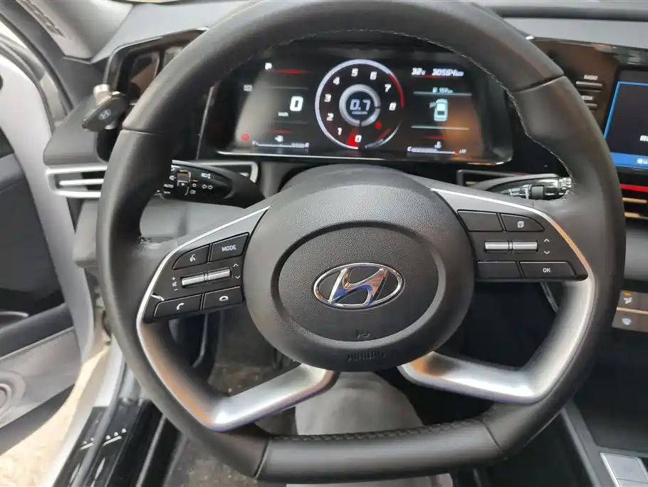 Hyundai Elantra 2022 — фото 15