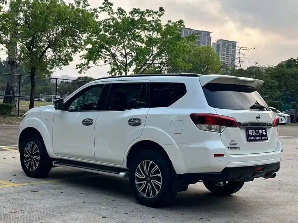 Nissan Terra 2018 — фото 9